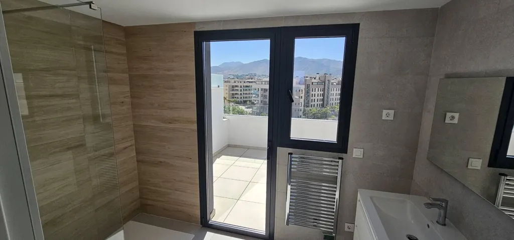Bagni - Beachfront Apartment with Sea Views in Torremolinos