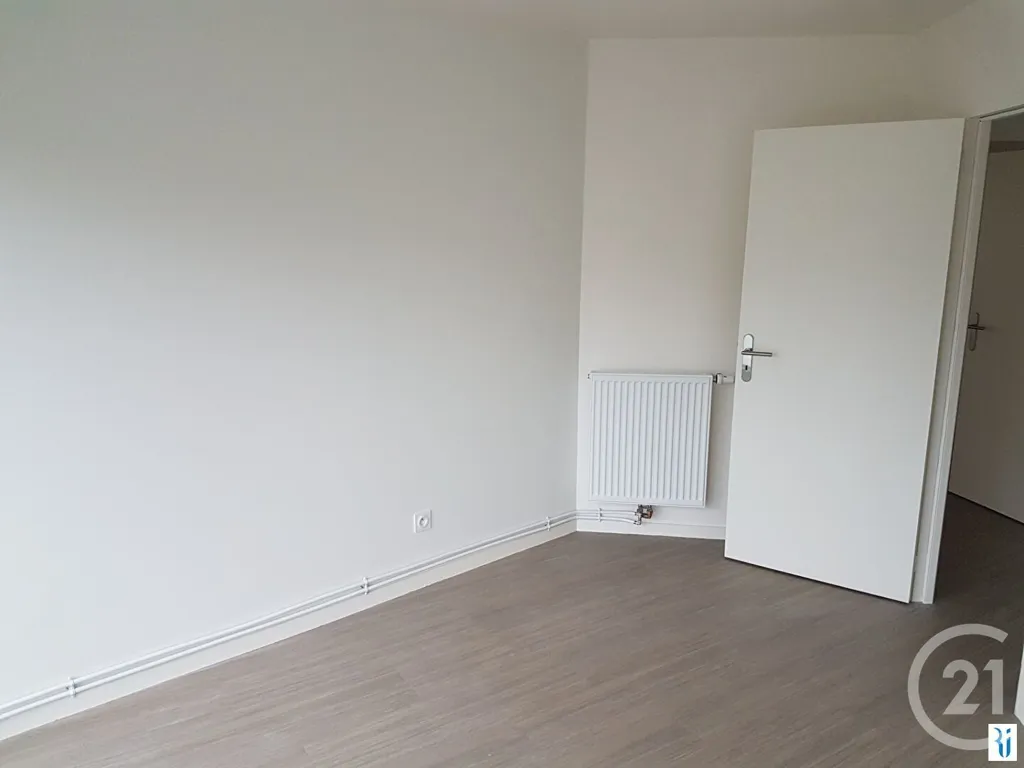 Toad - 3-Piece Flat with Balcony in Rouen