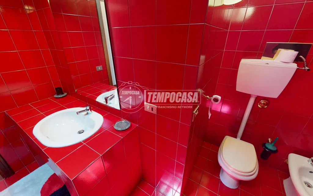 Salles de bain - Elegant Villa with Two Units in Camerata Picena