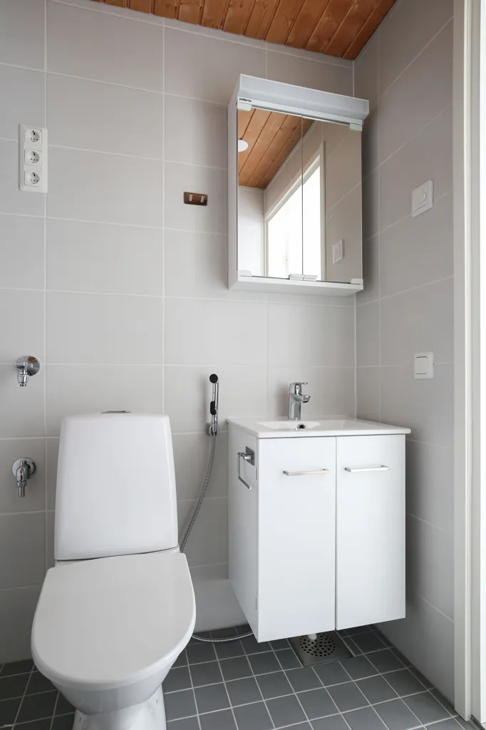 Salles de bain - Modern Flat with Private Garden in Lohja