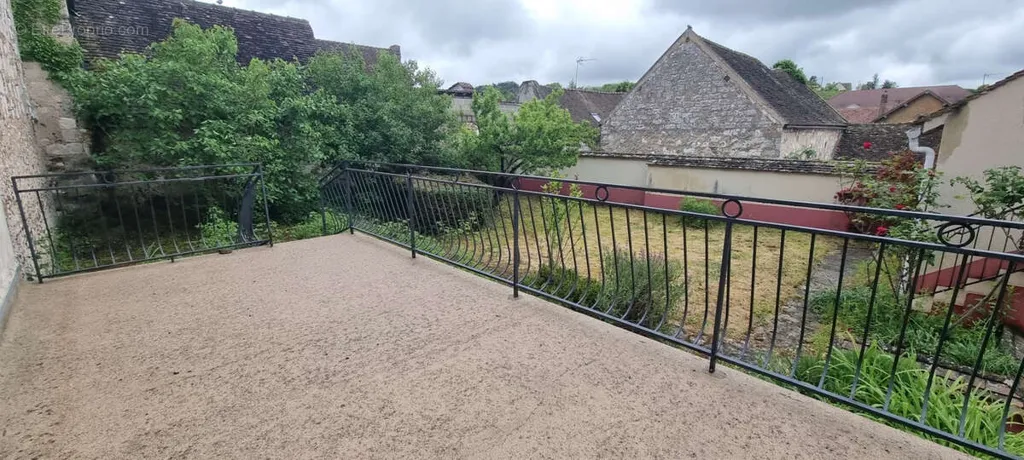 Balcon - Maison avec Terrasse et Garage à Pont-sur-Yonne