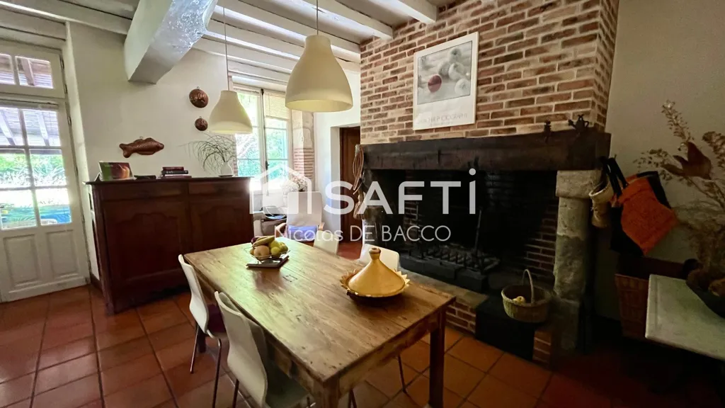 Söögituba - Rustic Stone Farmhouse with Pool in Aiguillon