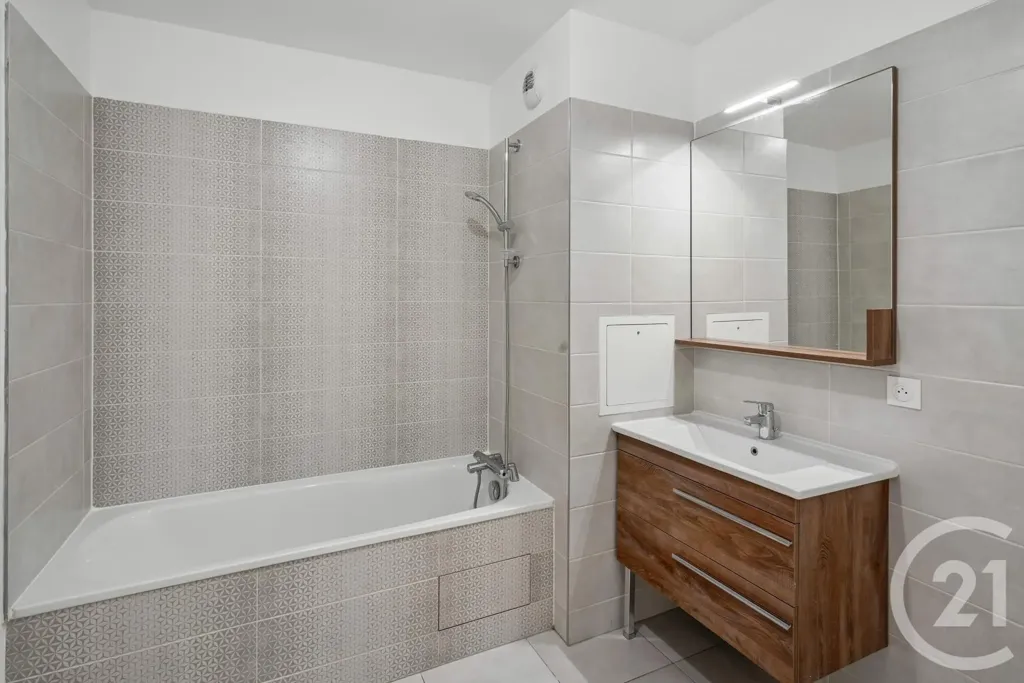 Bagni - Modern Apartment with Terrace in Romainville
