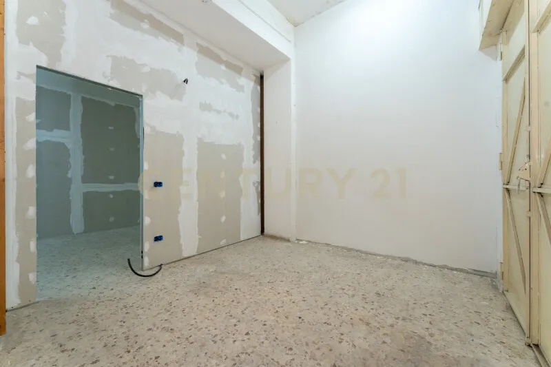 Toad - Loft-Style Apartment with Dual Access in Catania