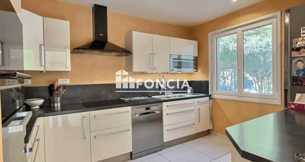 Köök - House with Apartment and Pool in Aurec-sur-Loire