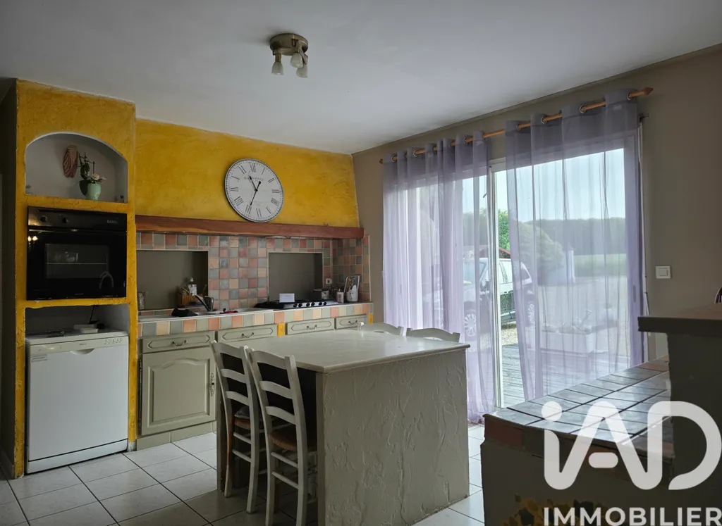 Kitchen - Spacious House with Garden in Plédéliac