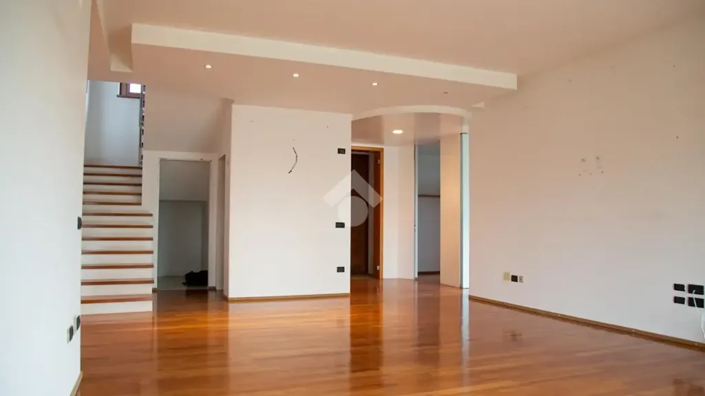 Elutuba - Villa with Pool Potential in Adro