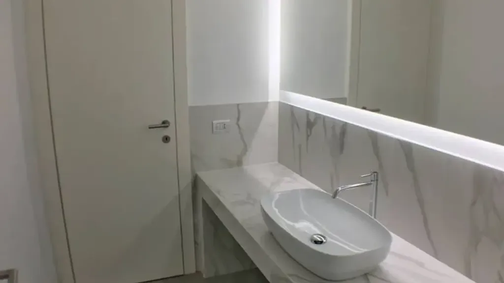 Salles de bain - Modern Apartment with Wellness Area in Bergamo