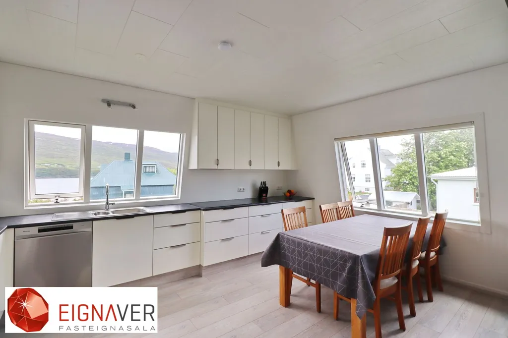 Sala da pranzo - Apartment with Sea View in Akureyri