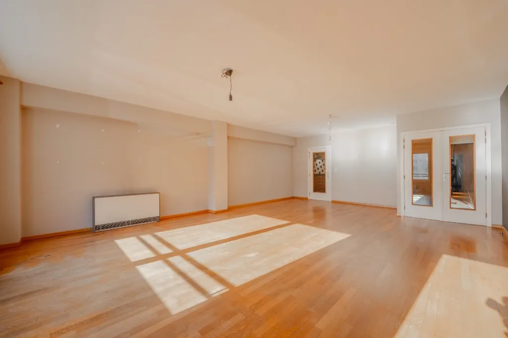 Séjour - Appartement de rez-de-chaussée avec terrasse en centre-ville