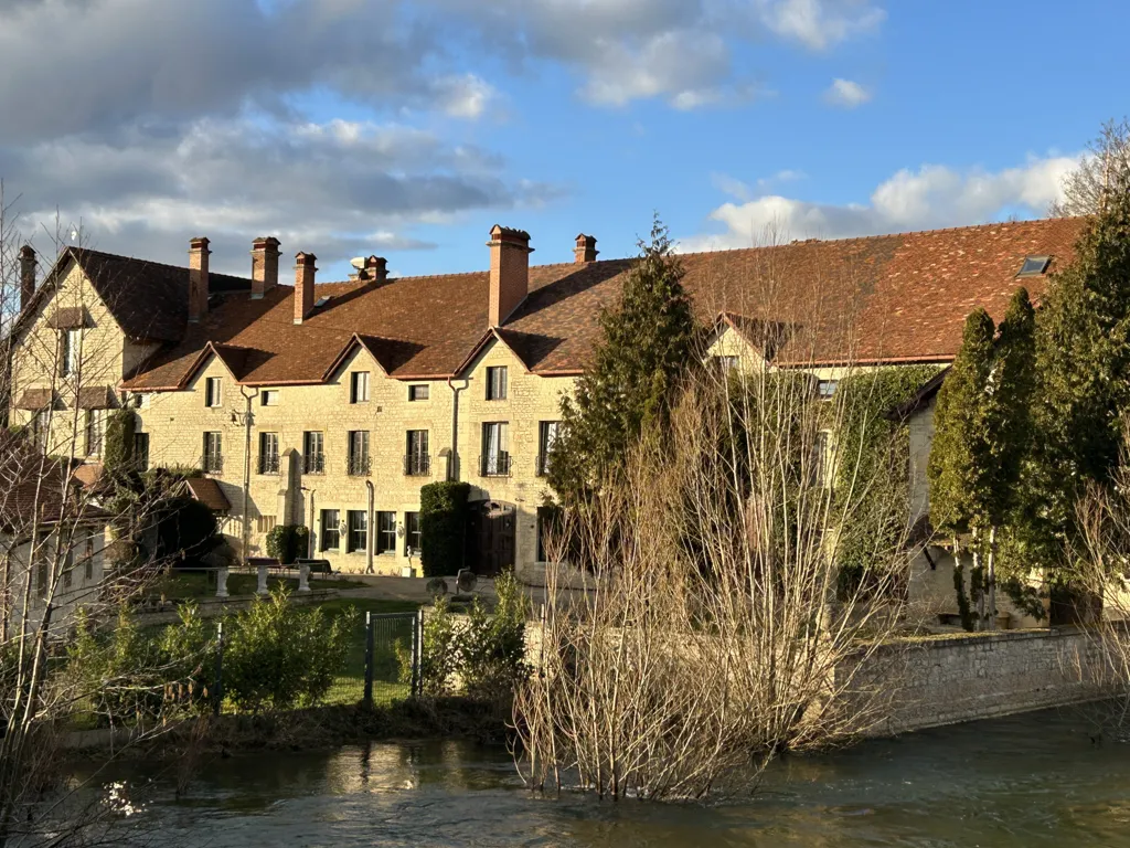 Välivaade - Manor with River View near Bar-sur-Aube