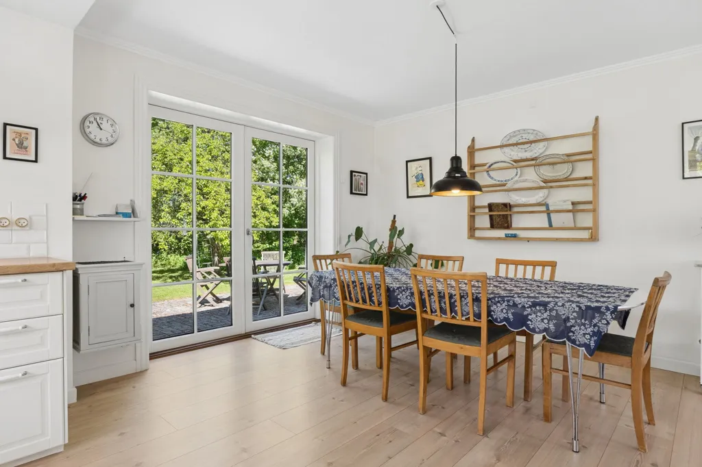 Söögituba - Historic Villa with Large Garden in Storvorde