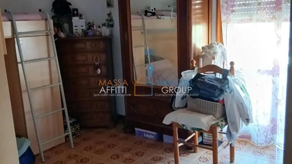 Chambres - 5-Room Apartment with Terraces in Massa