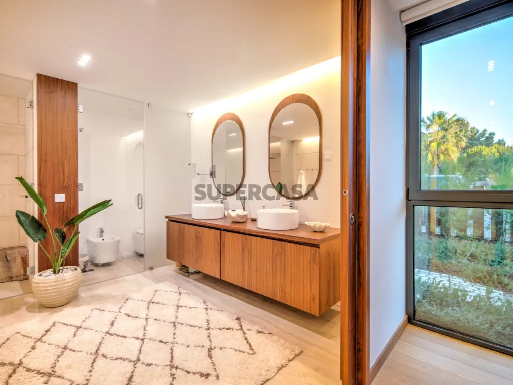 Bathrooms - Modern Villa with Sea View in Troia Resort