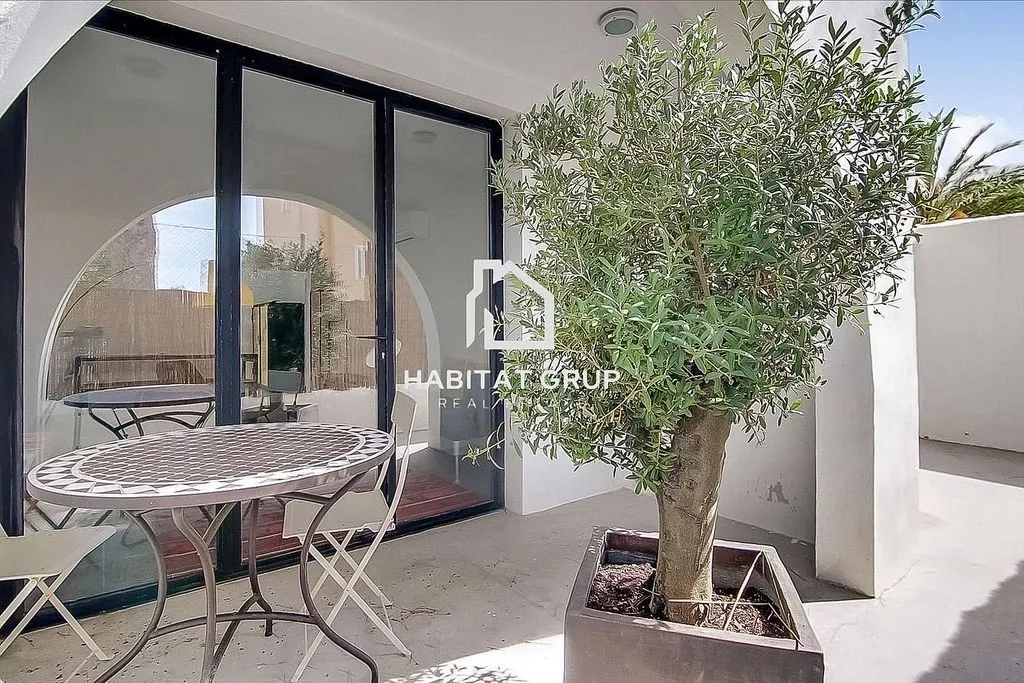 Terrass - Modern Apartment with Terrace in Cala Tarida