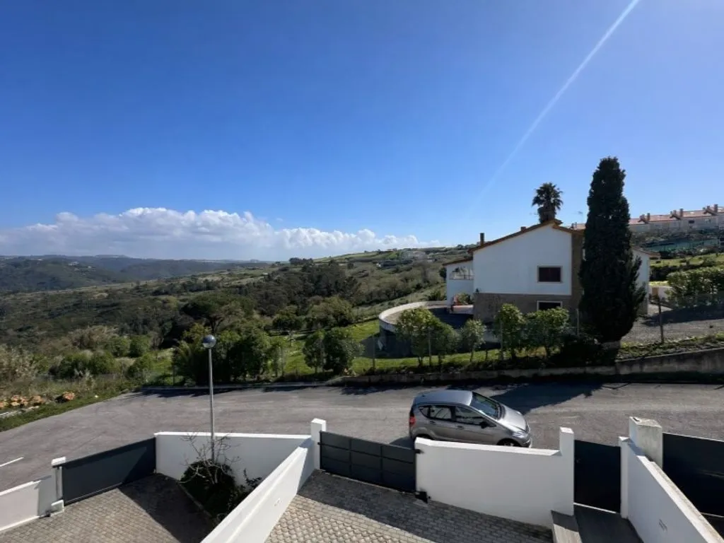 Balcon - Contemporary Semidetached House in Mafra