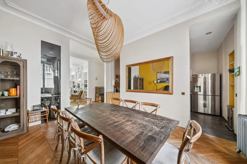 Söögituba - Haussmannian Flat with Eiffel Tower View in Champs-de-Mars