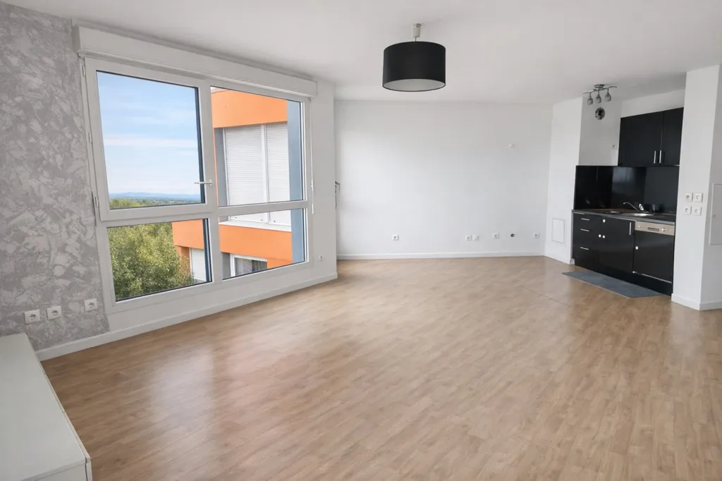 Séjour - Appartement 3 Pièces avec Balcon à Argenteuil