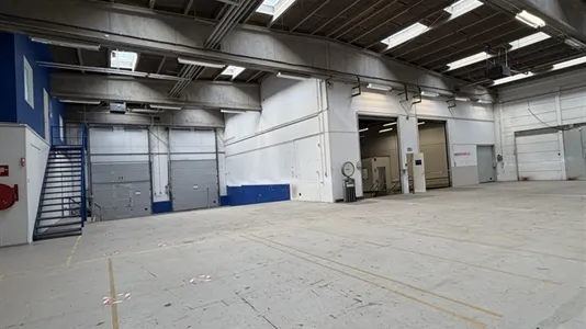 Stanze - Warehouse with Office Space in Albertslund