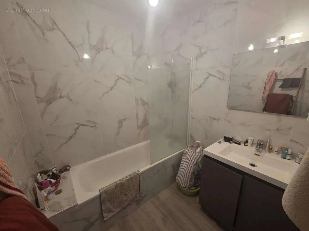 Salles de bain - Studio avec Vue Dégagée à Nantes