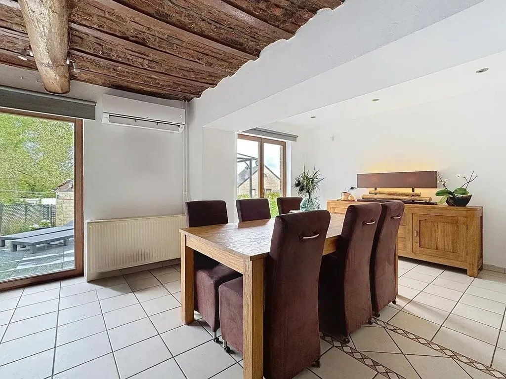 Sala da pranzo - Renovated Three-Façade House with Jacuzzi in Bouffioulx