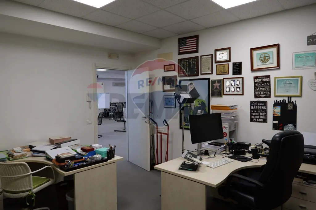 Office - Professional Space with Parking in Rovereta