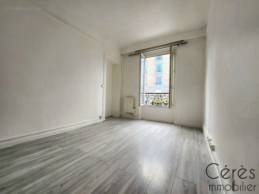 Stanze - 3-Piece Flat with Metro Access in Pantin