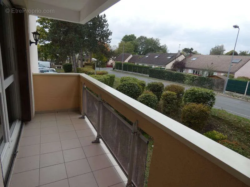 Rõdu - Bright 4-Bed Flat with Balcony in City Centre
