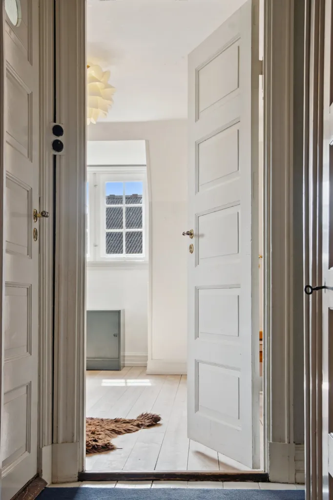 Esik - 1927 Villa with Exceptional Light in Klostergade