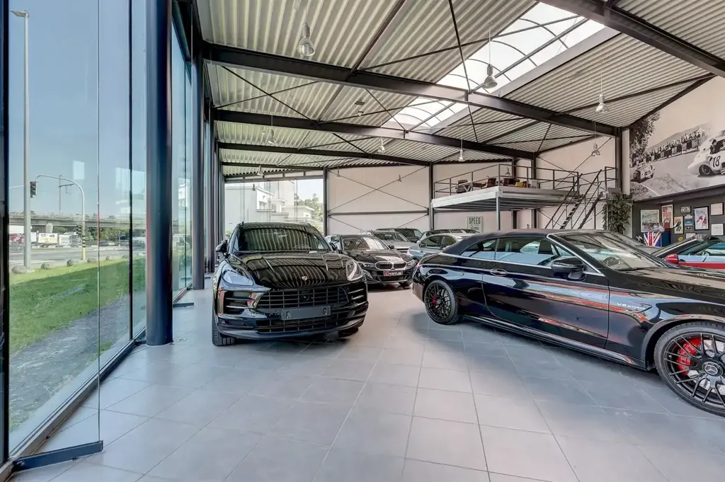 Garaje - Showroom with Water View on Dendermonde-Zele Link Road
