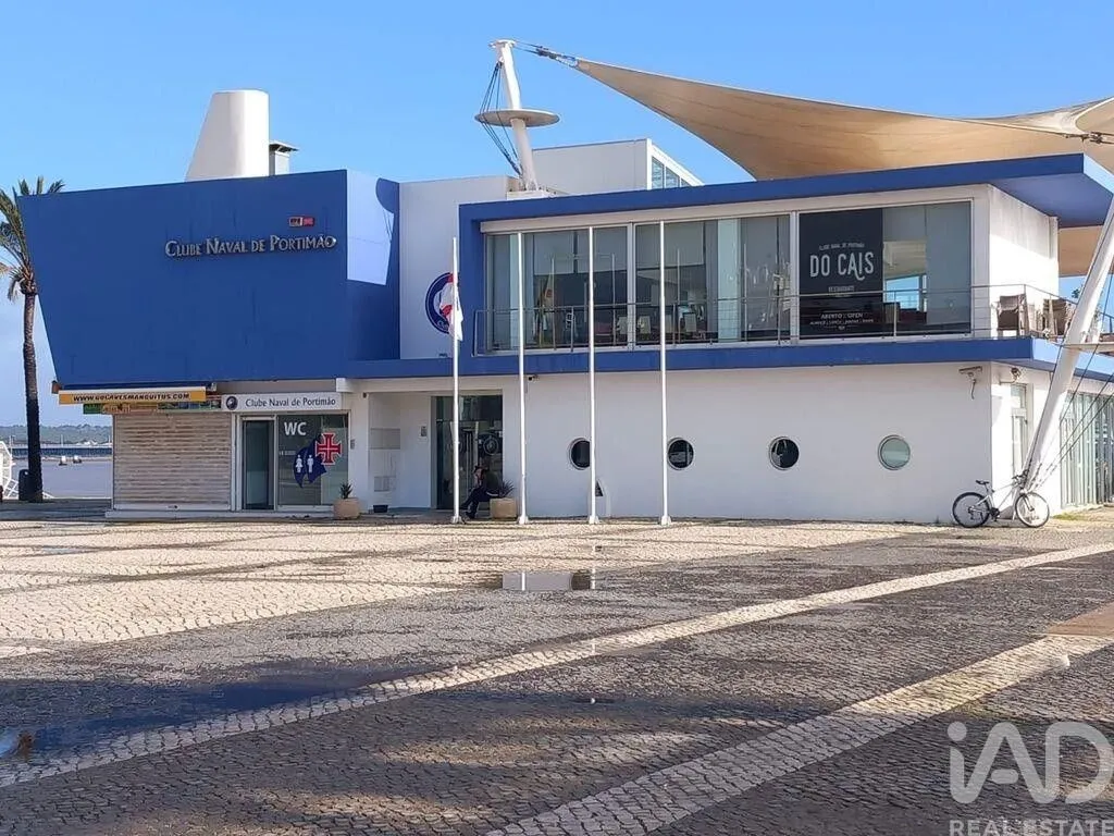 3-Bedroom Flat with Balcony in Portimão