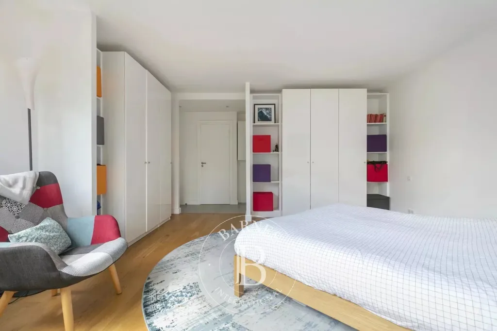 Bedrooms - Fully Furnished Flat with Balconies in Paris
