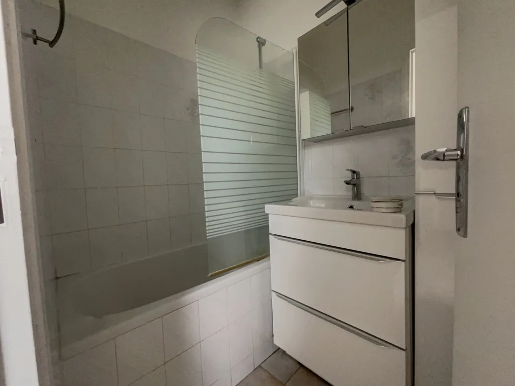 Vannitoad - Duplex Flat with Balcony in Place Notre Dame