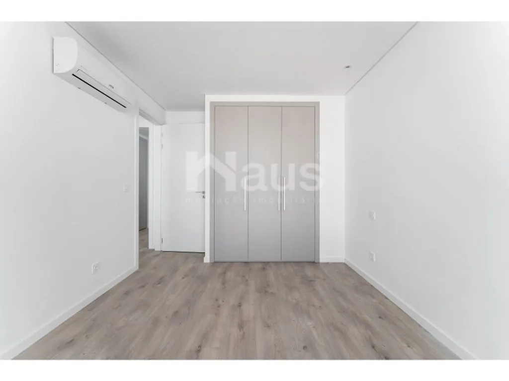 Rooms - New T3+1 Flat with Parking in Montijo