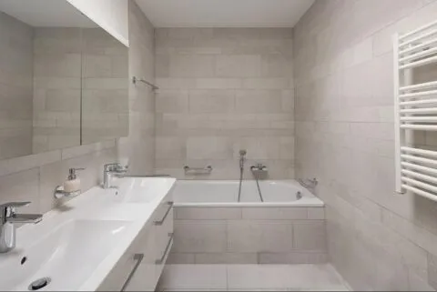 Bagni - New 4-Bed Apartment with Garden in Gap