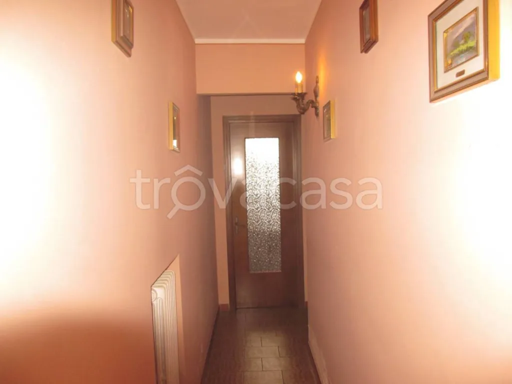 Esik - Rustic Villa with Private Garden in Villafranca Piemonte
