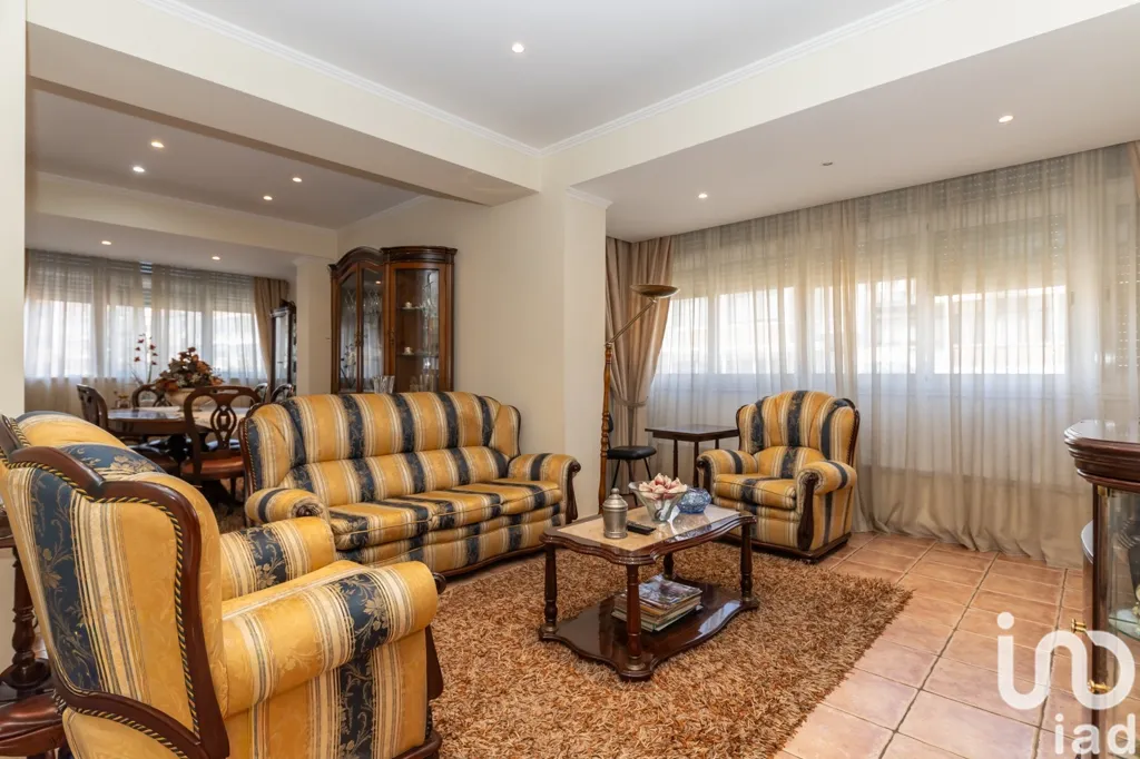 Soggiorno - 3-Bedroom Apartment with Ferry Access in Almada