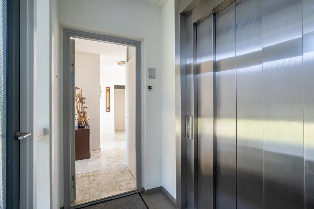 Esik - Apartment with Balcony and Views in Papendrecht