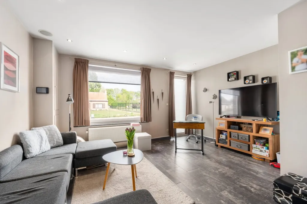 Living Room - Detached House with Double Glazing in Sinaai
