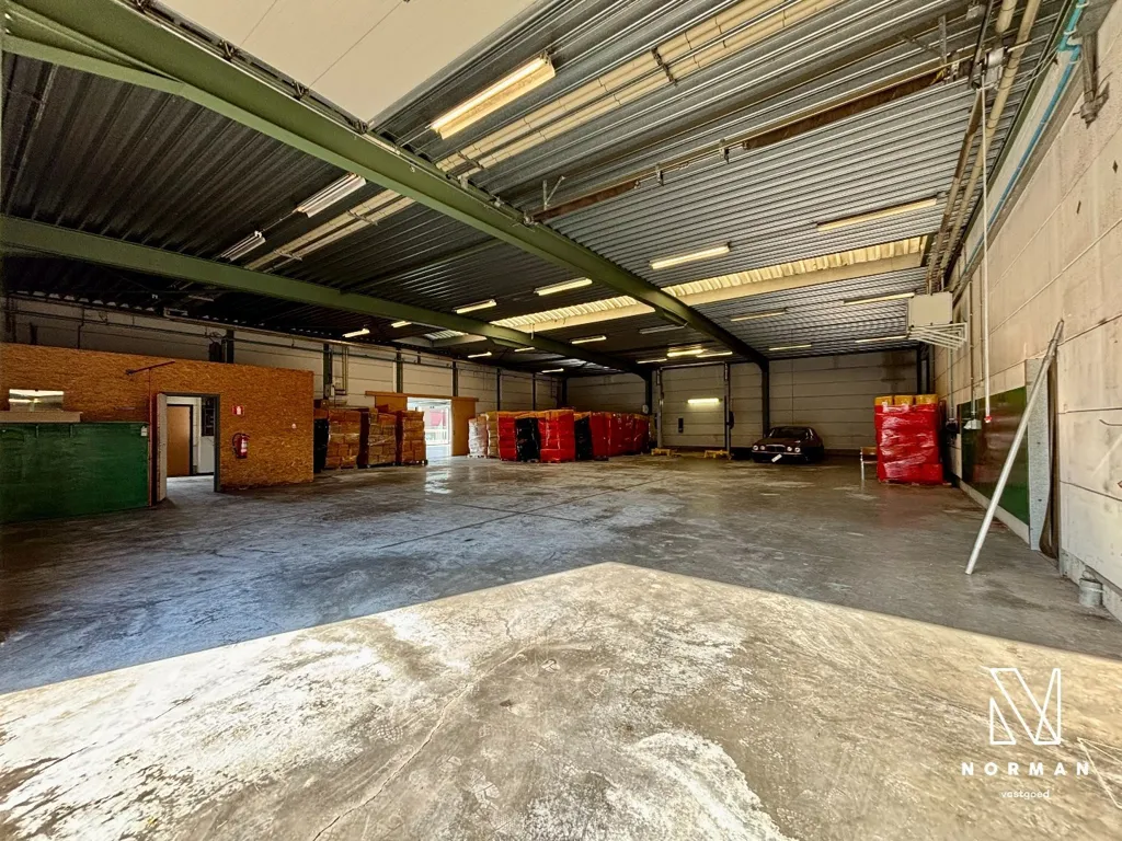 Garage - Local Commercial avec Toit à Meulebeke