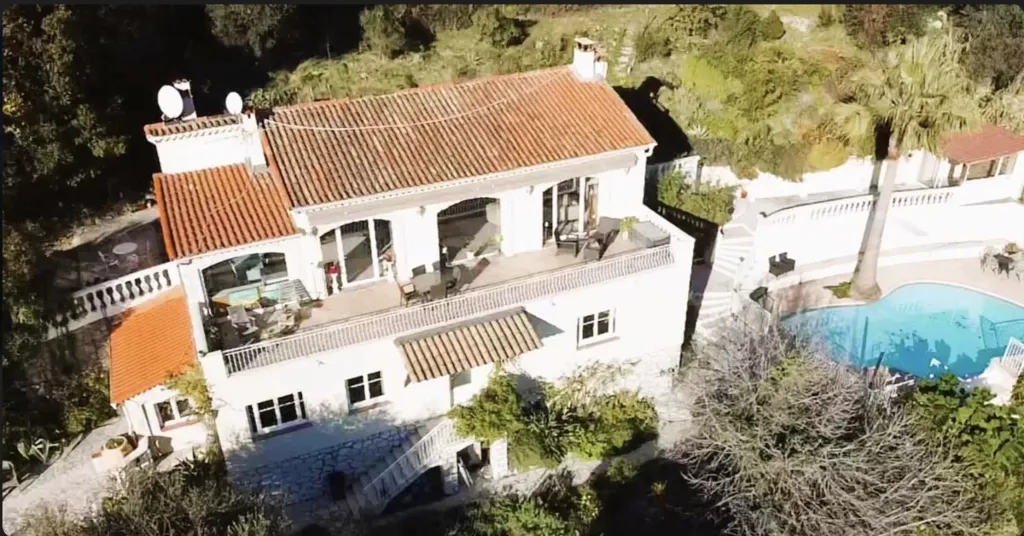 Vue aérienne - Villa avec Vue Panoramique sur la Méditerranée à Vence