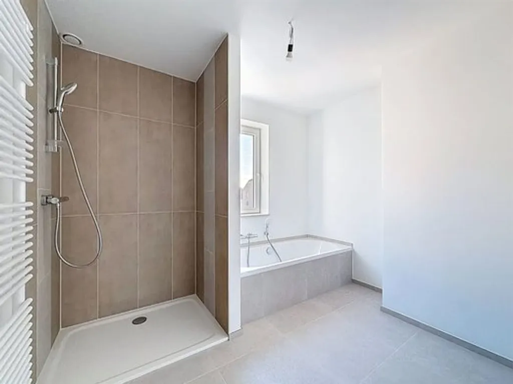 Salles de bain - Maison neuve 4 chambres avec terrasse à Perwez
