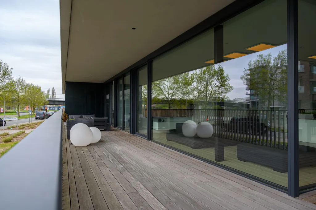 balcony