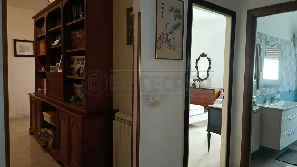 Entrée - Rear-Facing Apartment with Terrace in Ladispoli