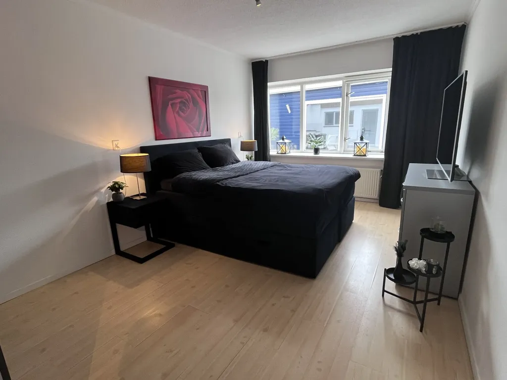 Magamistoad - Modern House with Office Space in Ameide