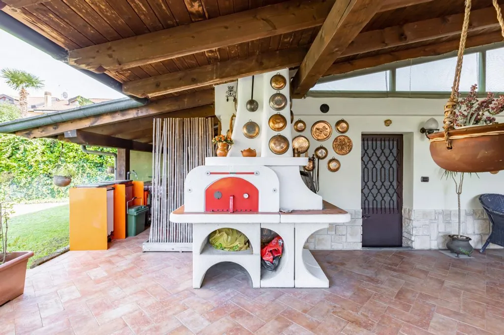 Terrass - Villa with Solar Panels in Settala