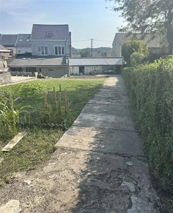 Giardino - 3-Garage Plot in Quiet Street