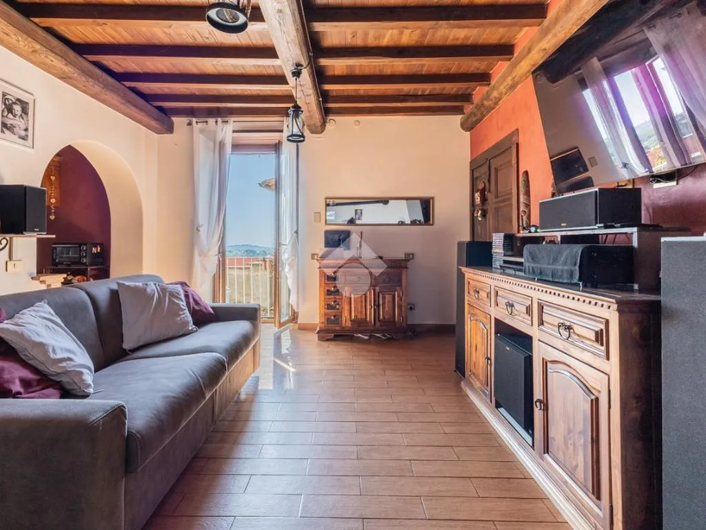 Elutuba - Rustic Attico with Balcony in Capranica