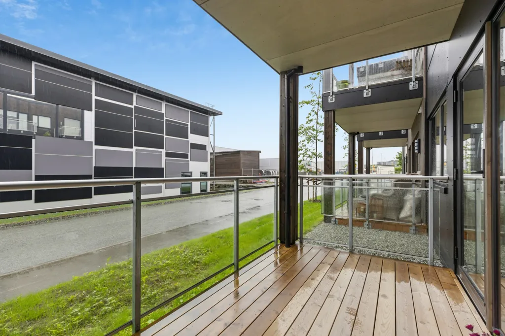 Balcony - Modern Flat with Lift and Garage in Karmøy