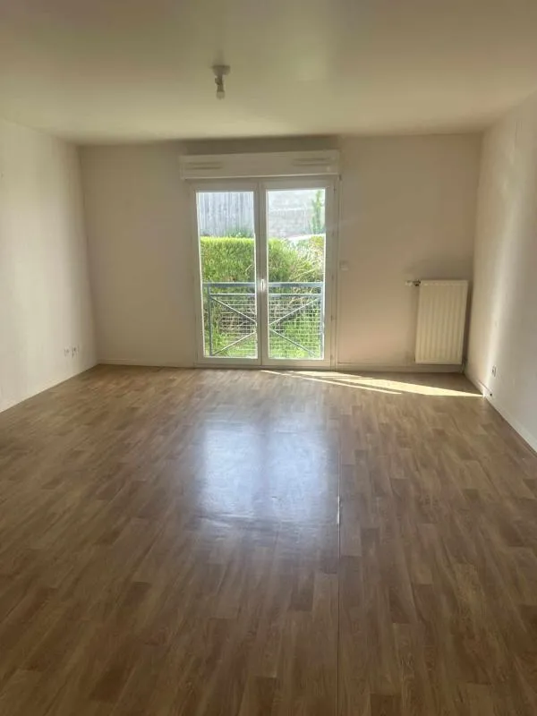 Séjour - Appartement en RDC avec Parking à Arcis-sur-Aube